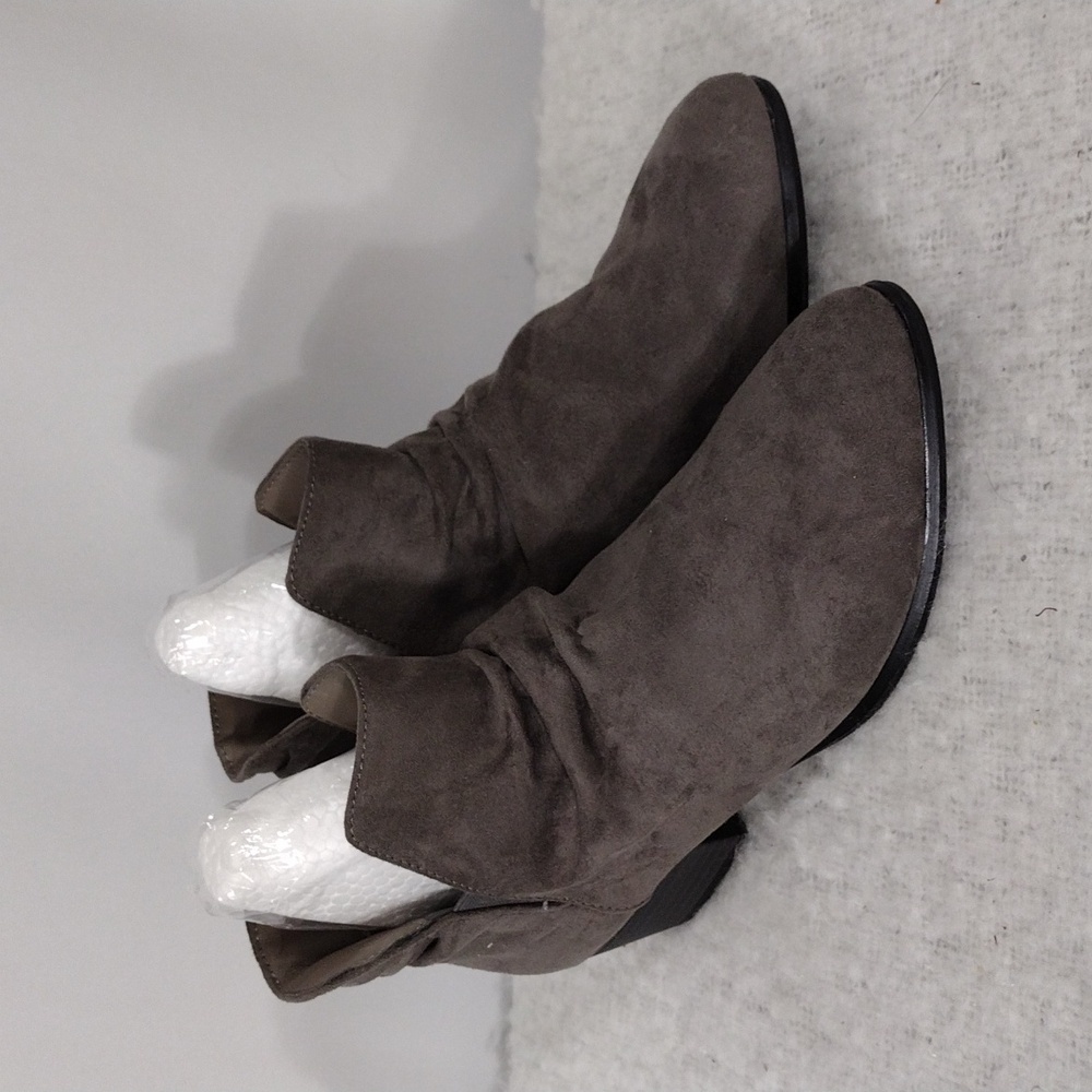 EUC ESPRIT WOMENS TAYLA FAUX SUEDE PULL ON HEELS BOOTIES SHOES size 6.5M